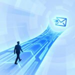 Un homme d'affaires marchant sur un tunnel numérique bleu lumineux vers une icône d'e-mail pour illustrer la conversion.